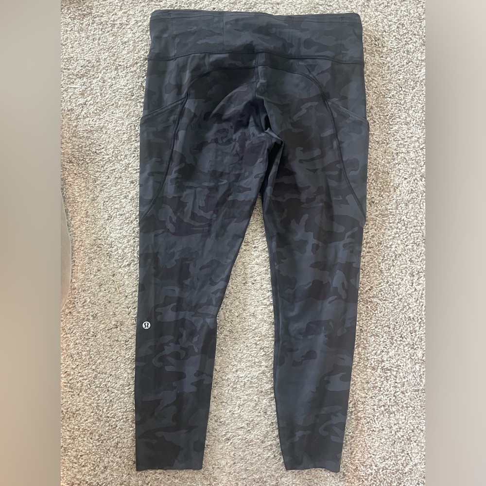 Lululemon sz 12  camo cargo pocket legging  23in